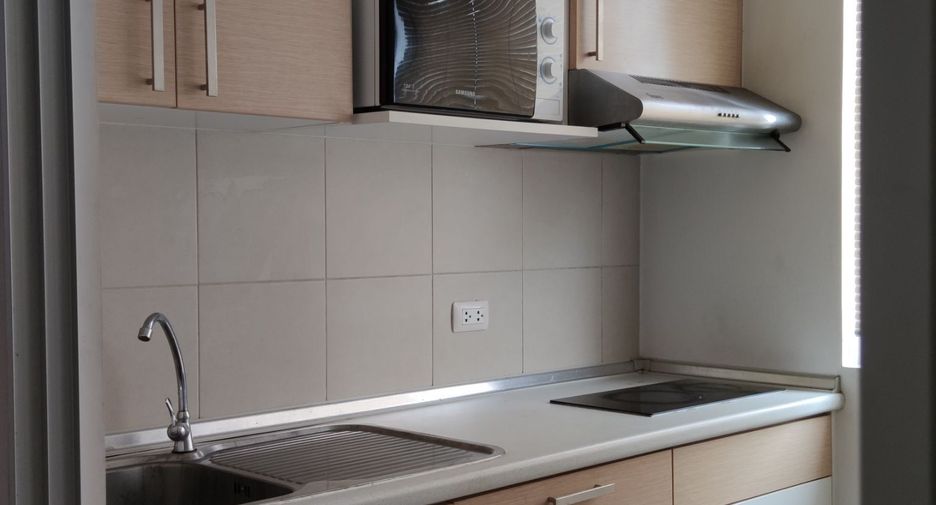 For rent 2 bedrooms condo in Watthana, Bangkok