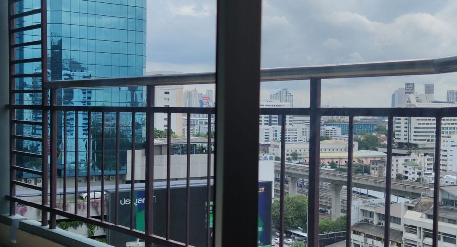 For rent 2 bedrooms condo in Watthana, Bangkok