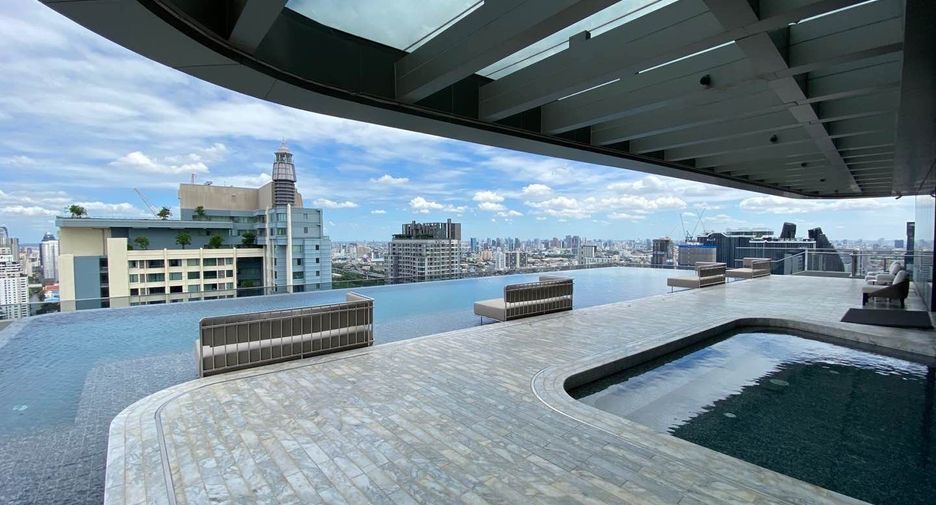 For rent 2 bedrooms condo in Watthana, Bangkok