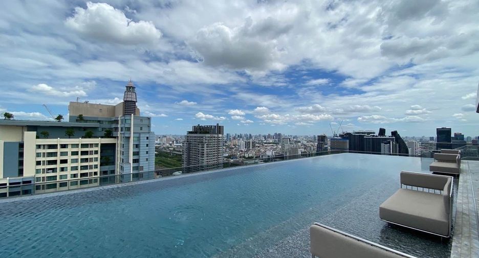 For rent 2 bedrooms condo in Watthana, Bangkok