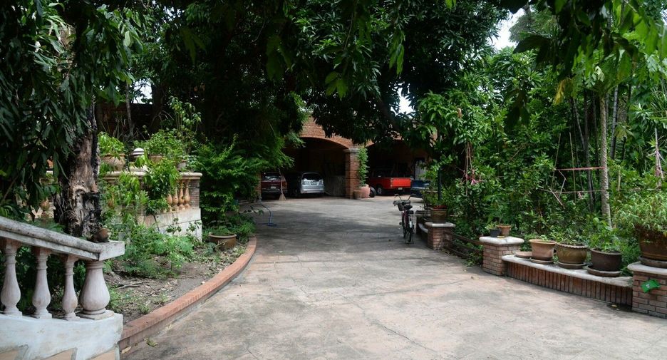 Haus zum Kauf mit 6 Zimmer in Bang Na, Bangkok