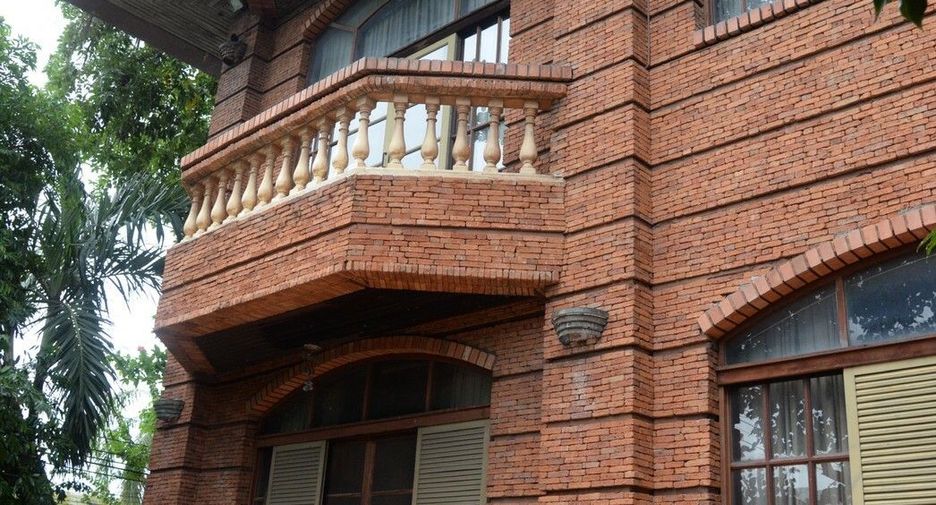 Haus zum Kauf mit 6 Zimmer in Bang Na, Bangkok