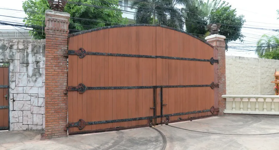 Haus zum Kauf mit 6 Zimmer in Bang Na, Bangkok