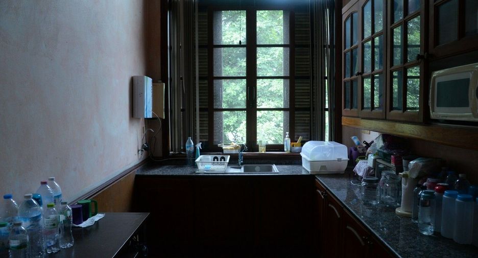 Haus zum Kauf mit 6 Zimmer in Bang Na, Bangkok