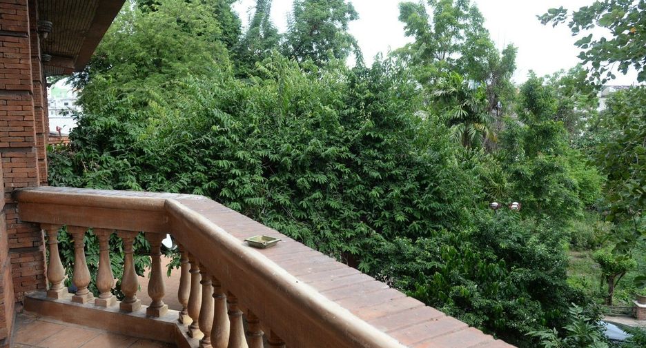 Haus zum Kauf mit 6 Zimmer in Bang Na, Bangkok