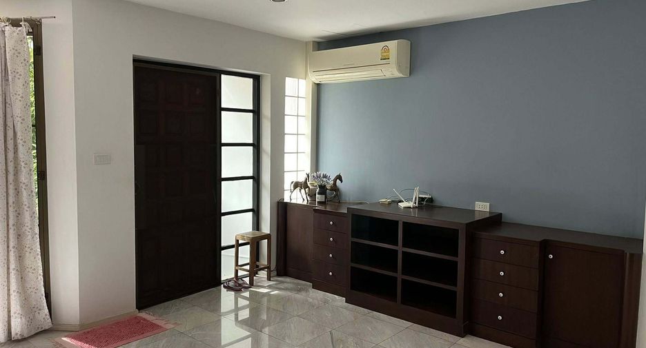 For rent 3 ベッドルーム house in Yan Nawa, Bangkok