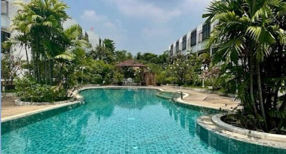 For rent 3 ベッドルーム house in Yan Nawa, Bangkok