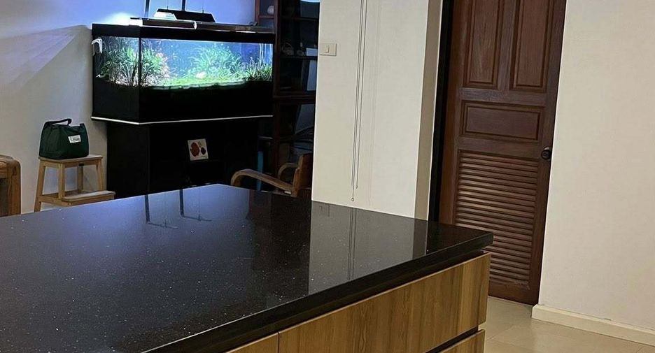 For rent 3 ベッドルーム house in Yan Nawa, Bangkok