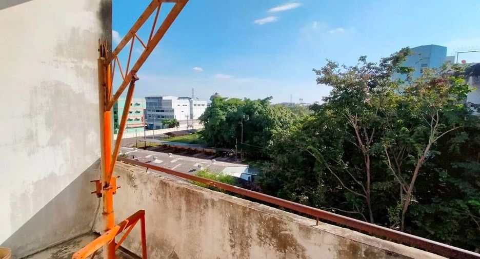 For sale and for rent 3 bedrooms retail Space in Prawet, Bangkok