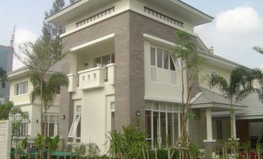 Casa en alquiler de 4 habitaciones en Khlong Toei, Bangkok