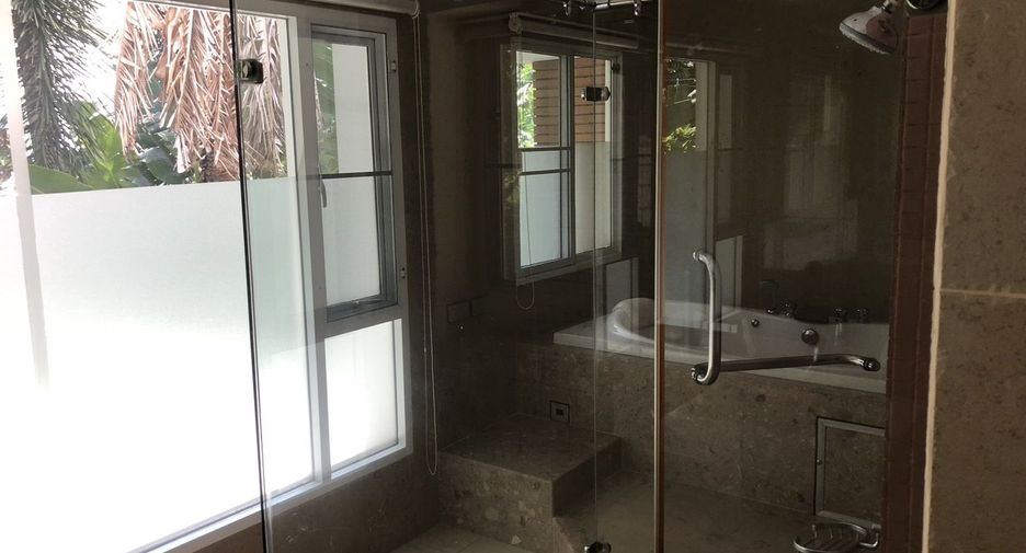 For rent 4 ベッドルーム house in Khlong Toei, Bangkok