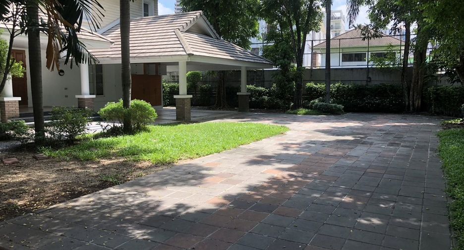 For rent 4 ベッドルーム house in Khlong Toei, Bangkok