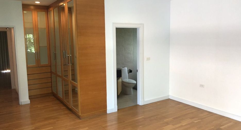 For rent 4 ベッドルーム house in Khlong Toei, Bangkok