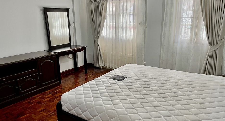 For rent 2 bedrooms townhouse in Bang Na, Bangkok