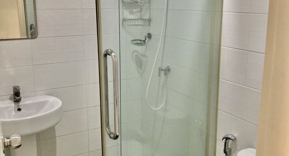 For rent 2 bedrooms townhouse in Bang Na, Bangkok