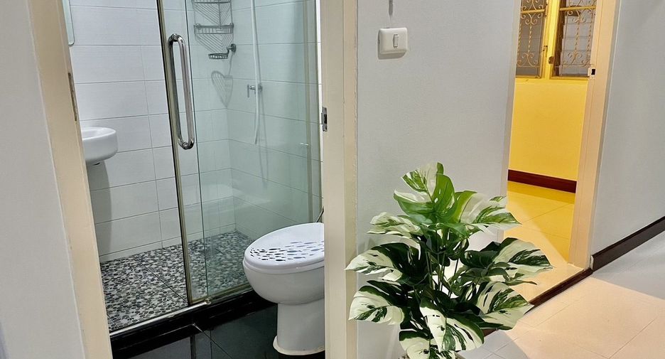 For rent 2 bedrooms townhouse in Bang Na, Bangkok
