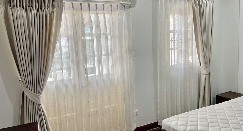 For rent 2 bedrooms townhouse in Bang Na, Bangkok