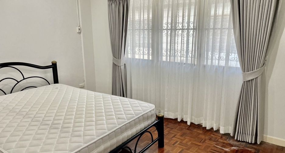 For rent 2 bedrooms townhouse in Bang Na, Bangkok
