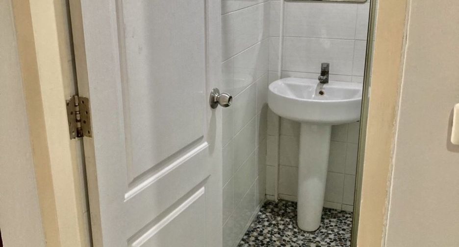 For rent 2 bedrooms townhouse in Bang Na, Bangkok
