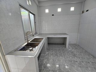 Продажа 4 спальни таунхаус в Банг Кхен, Бангкок