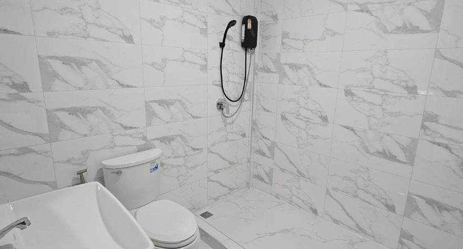For sale 4 bedrooms townhouse in Bang Khen, Bangkok