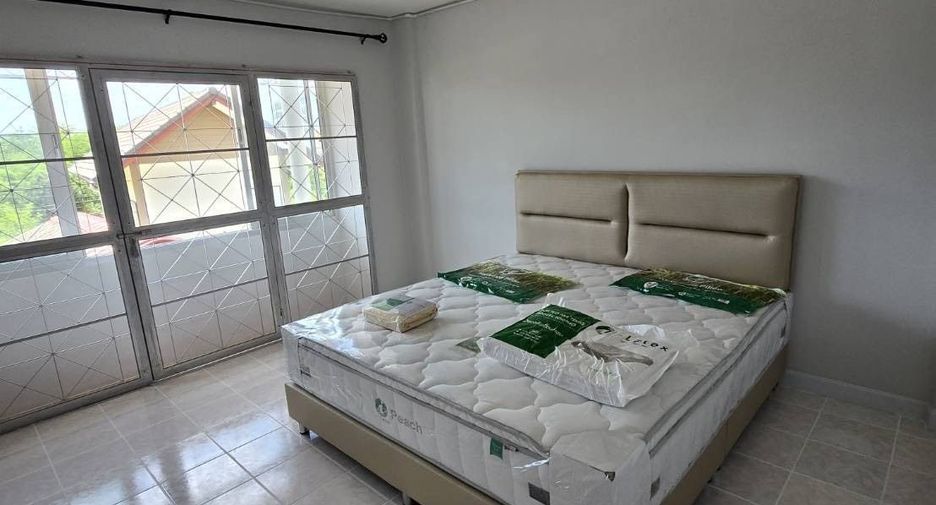 For sale 4 bedrooms townhouse in Bang Khen, Bangkok