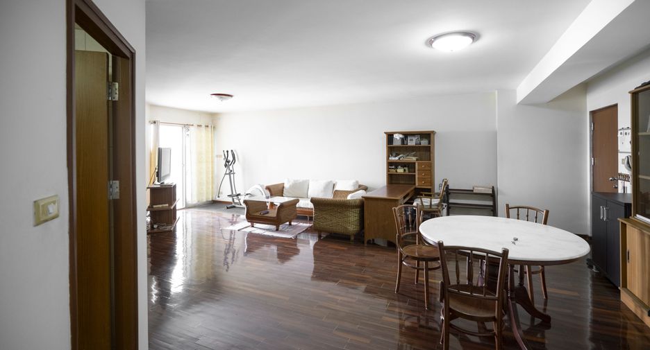 For sale 3 bedrooms condo in Yan Nawa, Bangkok