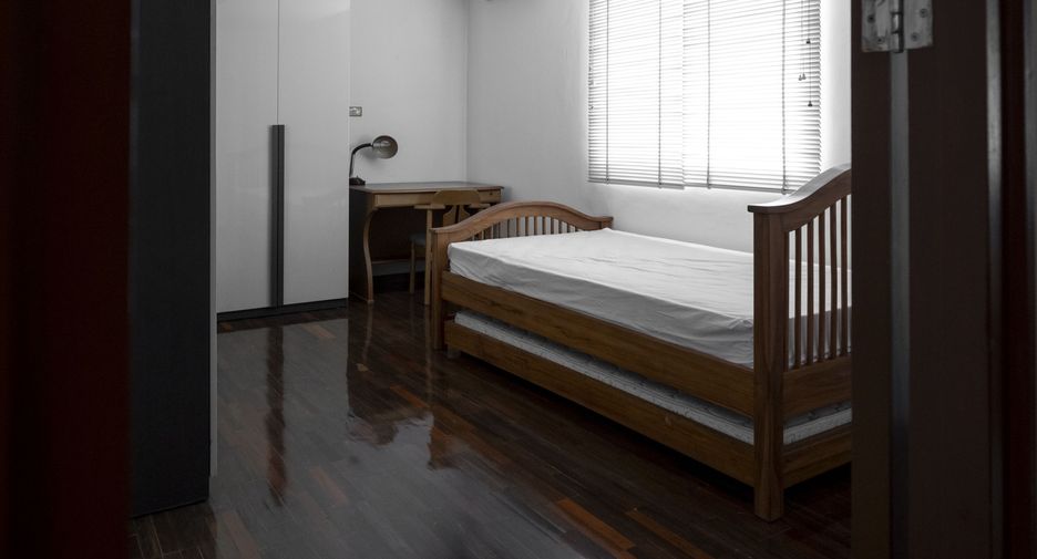 For sale 3 bedrooms condo in Yan Nawa, Bangkok