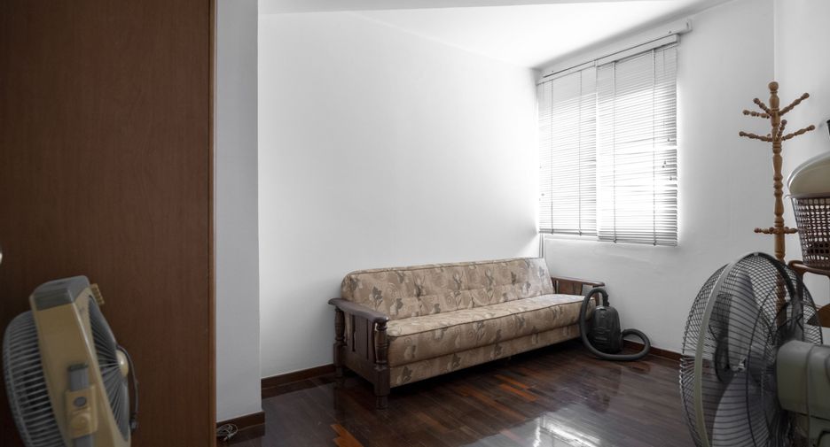 For sale 3 bedrooms condo in Yan Nawa, Bangkok