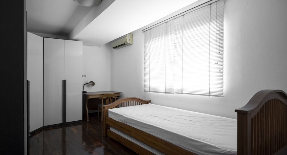 For sale 3 bedrooms condo in Yan Nawa, Bangkok