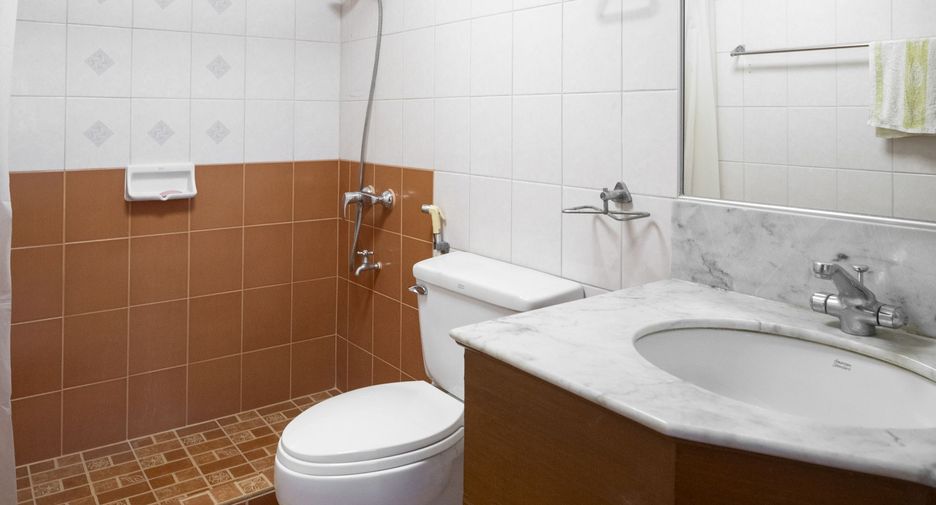 For sale 3 bedrooms condo in Yan Nawa, Bangkok