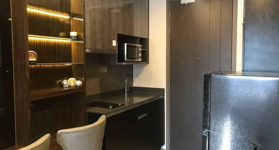 Condo en alquiler de 1 habitaciones en Bang Rak, Bangkok