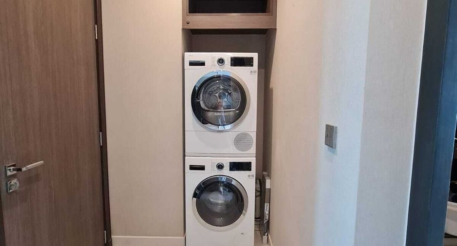 For sale 3 bedrooms condo in Khlong Toei, Bangkok