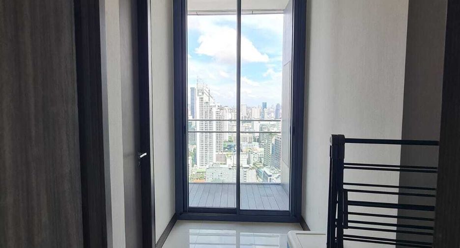 For sale 3 bedrooms condo in Khlong Toei, Bangkok