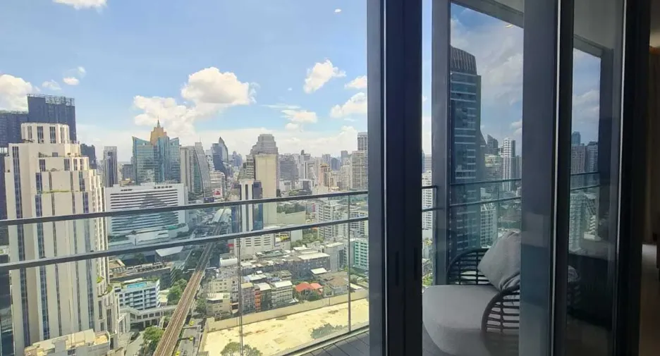 For sale 3 bedrooms condo in Khlong Toei, Bangkok