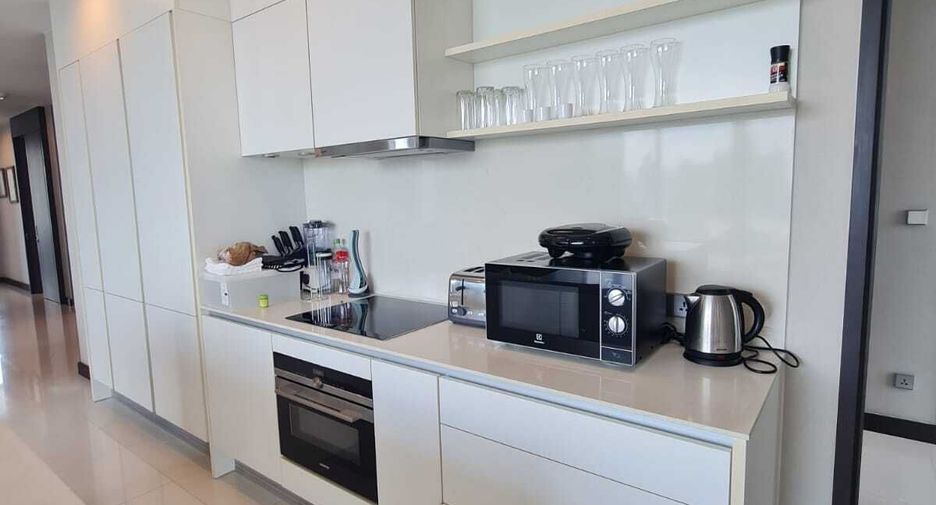 For sale 3 bedrooms condo in Khlong Toei, Bangkok
