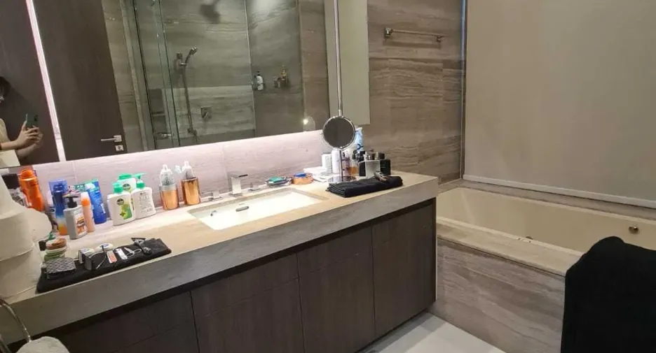 For sale 3 bedrooms condo in Khlong Toei, Bangkok