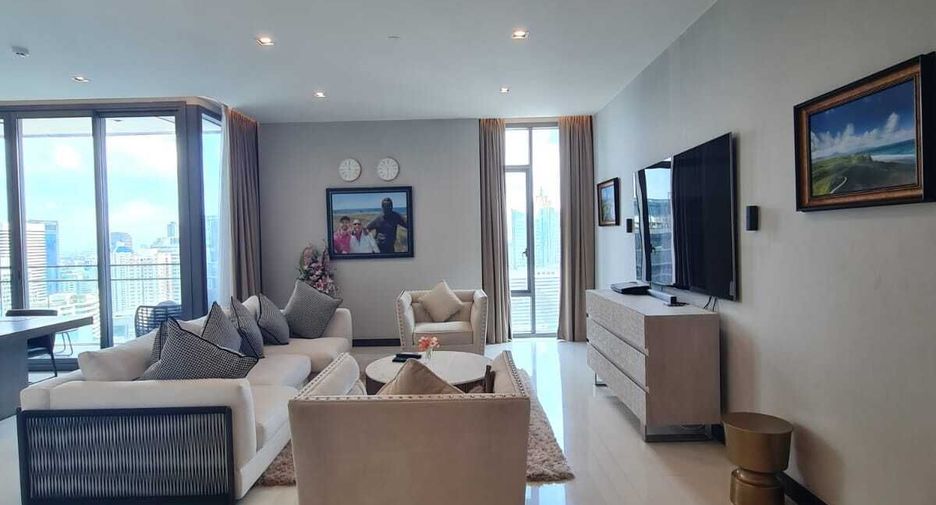 For sale 3 bedrooms condo in Khlong Toei, Bangkok