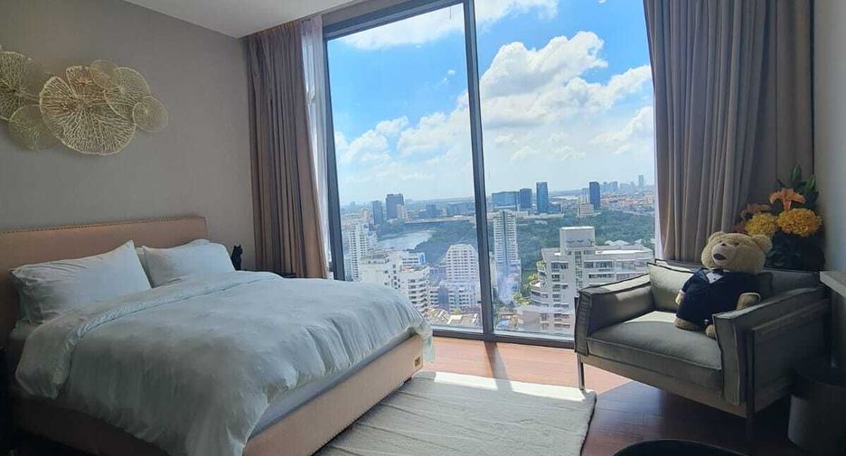 For sale 3 bedrooms condo in Khlong Toei, Bangkok