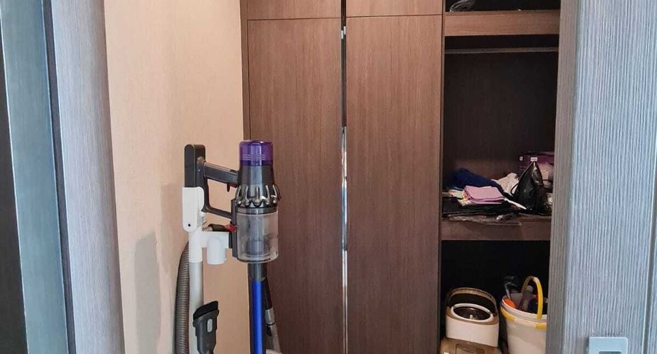 For sale 3 bedrooms condo in Khlong Toei, Bangkok