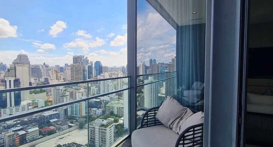 For sale 3 bedrooms condo in Khlong Toei, Bangkok