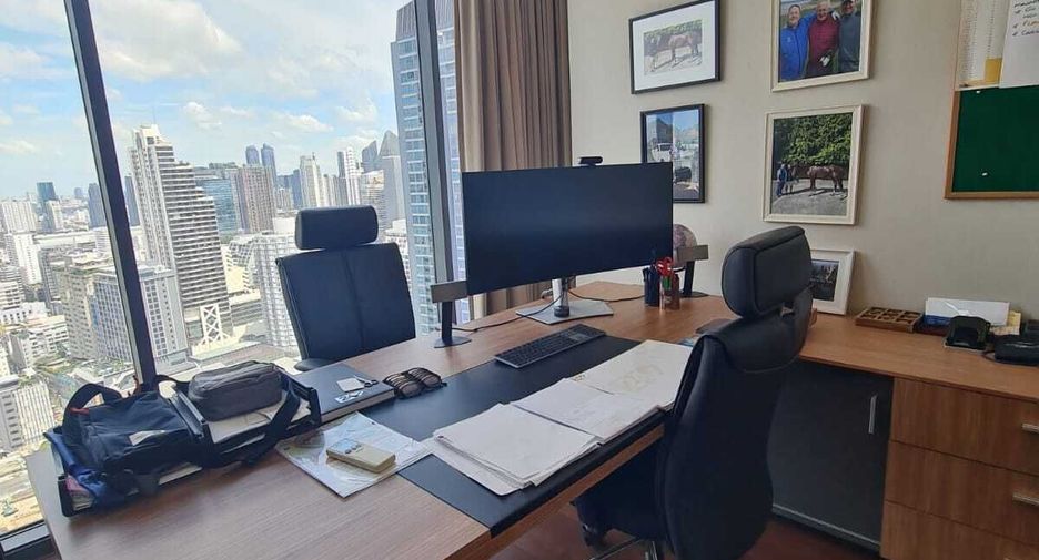 For sale 3 bedrooms condo in Khlong Toei, Bangkok