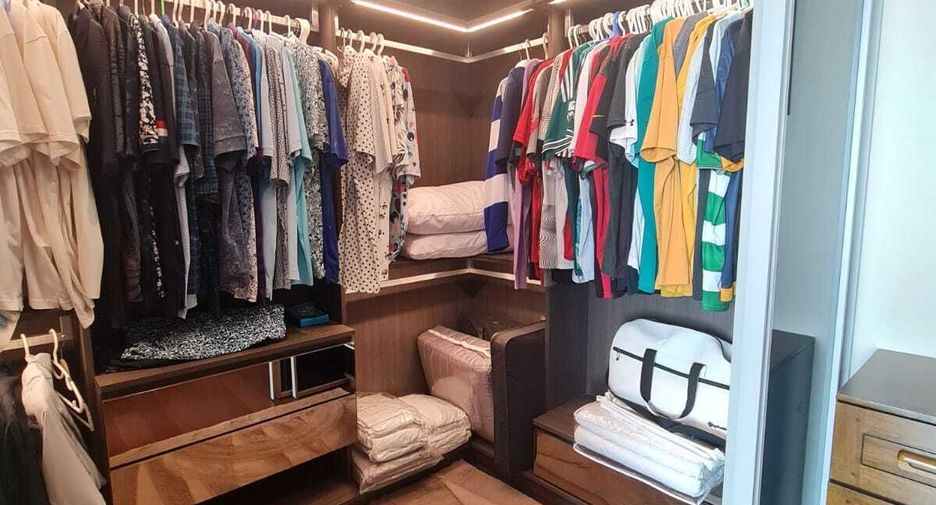 For sale 3 bedrooms condo in Khlong Toei, Bangkok