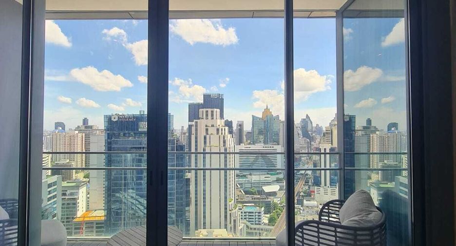 For sale 3 bedrooms condo in Khlong Toei, Bangkok