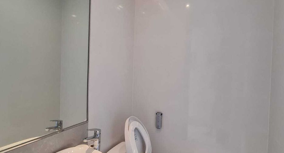 For sale 3 bedrooms condo in Khlong Toei, Bangkok