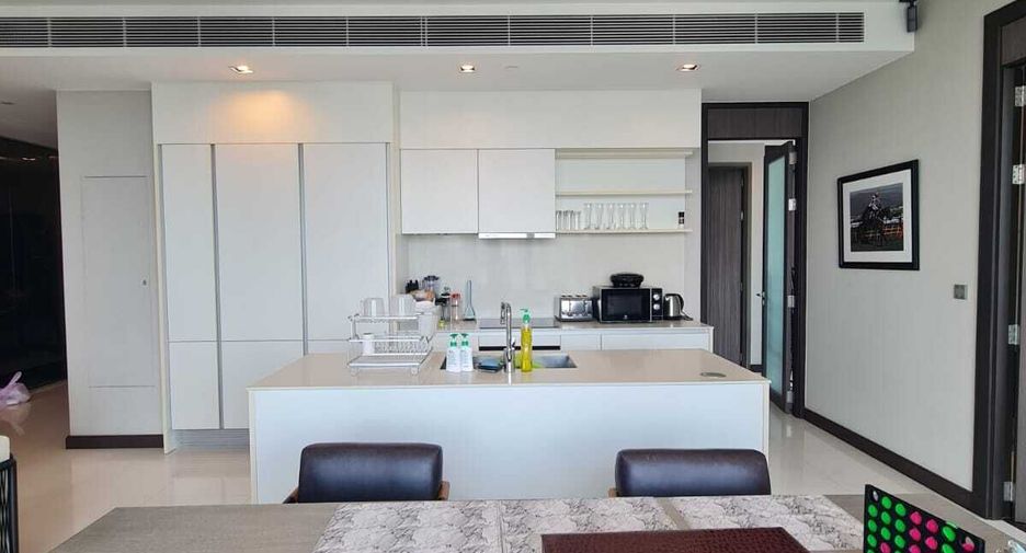 For sale 3 bedrooms condo in Khlong Toei, Bangkok