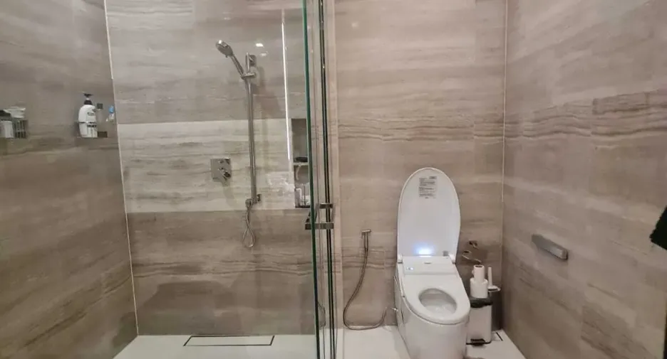 For sale 3 bedrooms condo in Khlong Toei, Bangkok