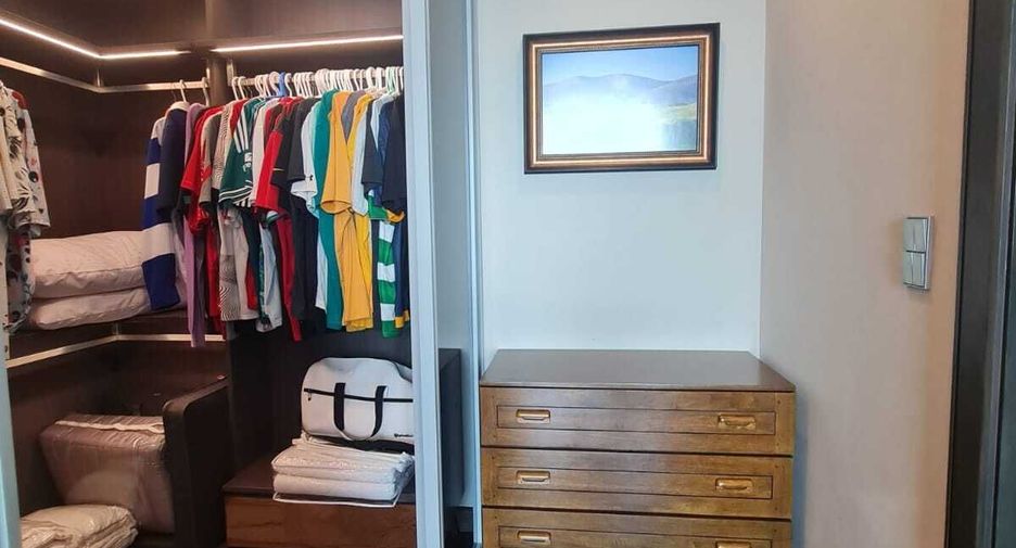 For sale 3 bedrooms condo in Khlong Toei, Bangkok