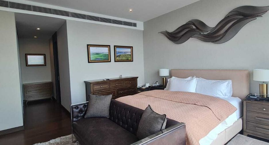 For sale 3 bedrooms condo in Khlong Toei, Bangkok