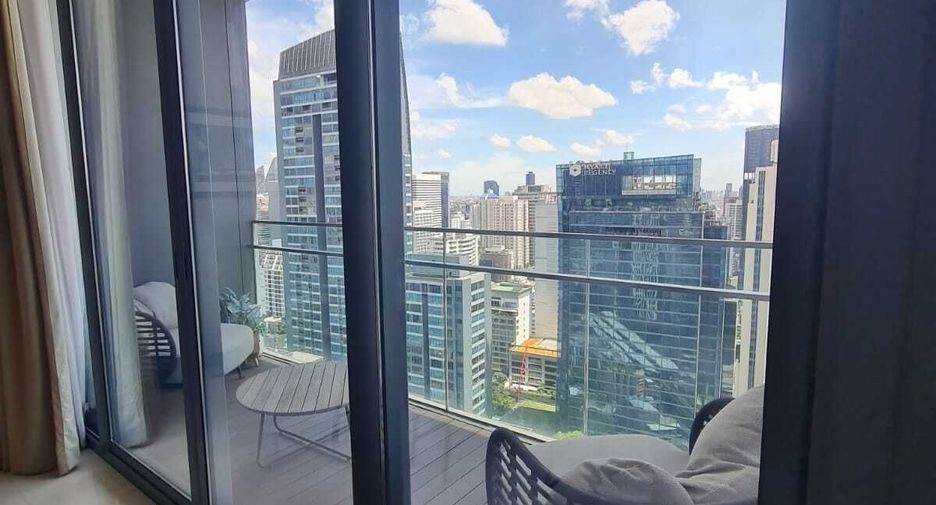For sale 3 bedrooms condo in Khlong Toei, Bangkok